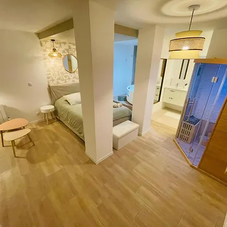 Ancienne Annonce - 402 Apartmán *
